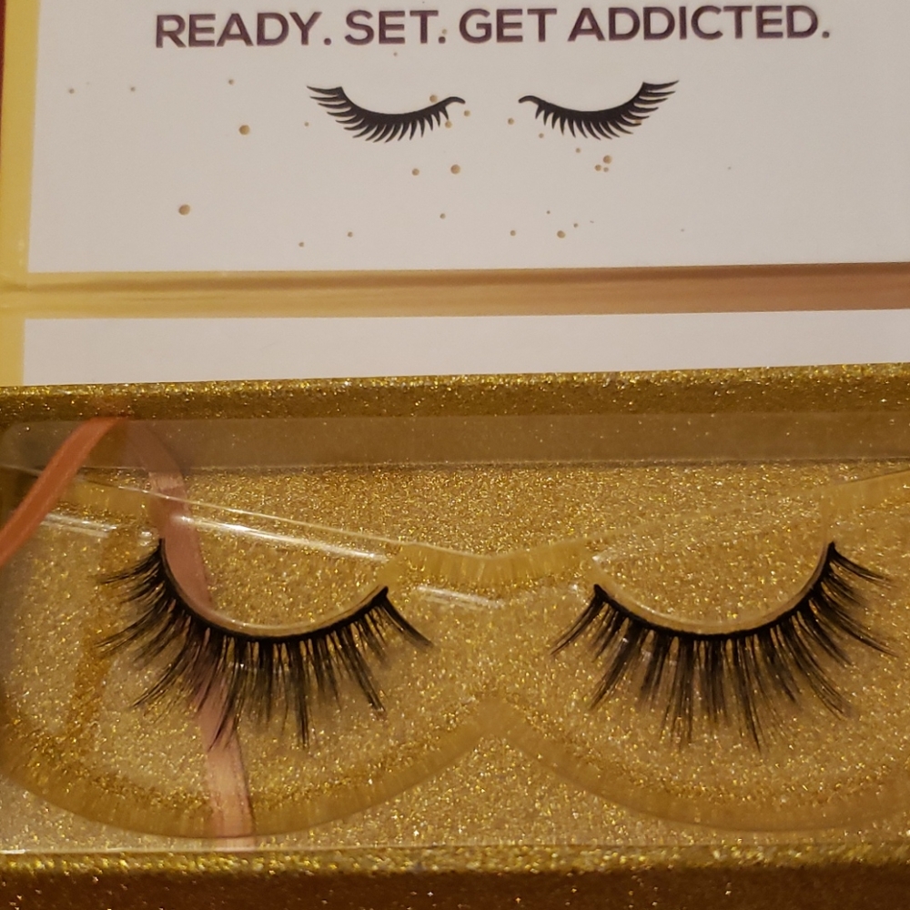 ‼️5/$25‼️Lashaholic luxury lashes- Instaglam - Picture 3 of 5